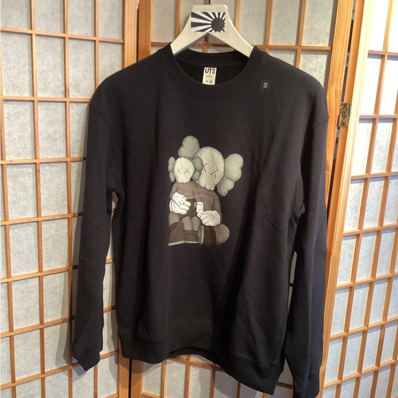 KAWS x Uniqlo Longsleeve Sweatshirt FW23 Size Medium - Picture 1 of 6
